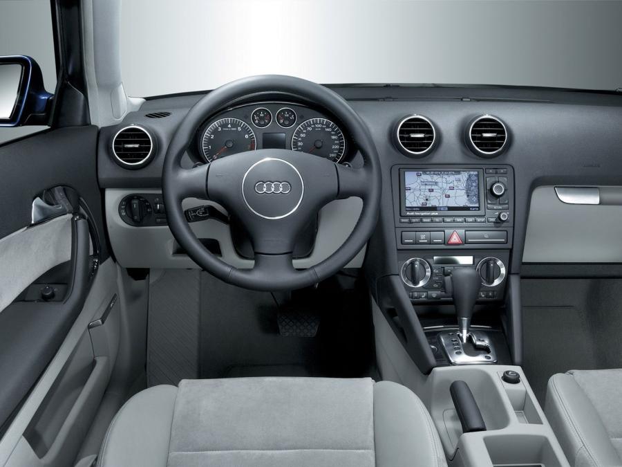 Торпедо Audi A3 3.2 Quattro (8P) 2003 года  (фото 5 из 12)